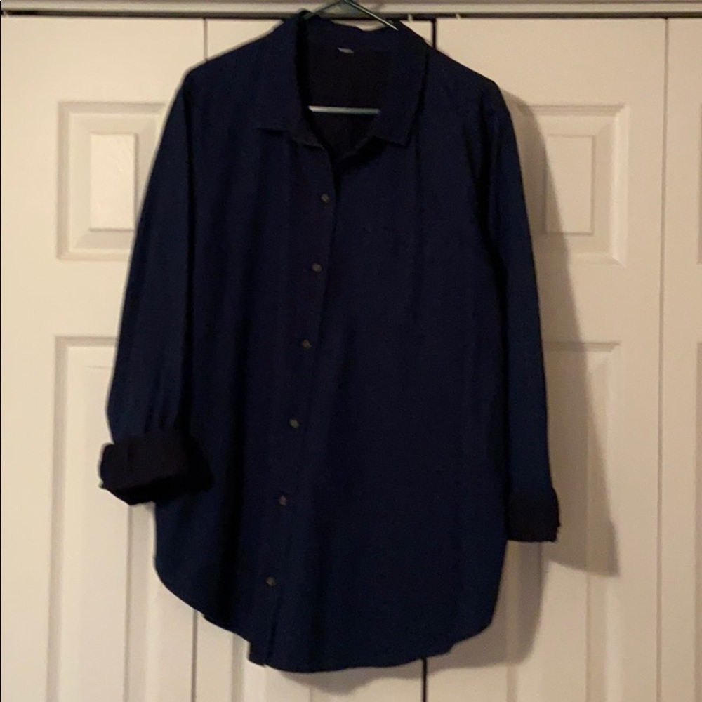Old Navy Women’s long sleeve button up!